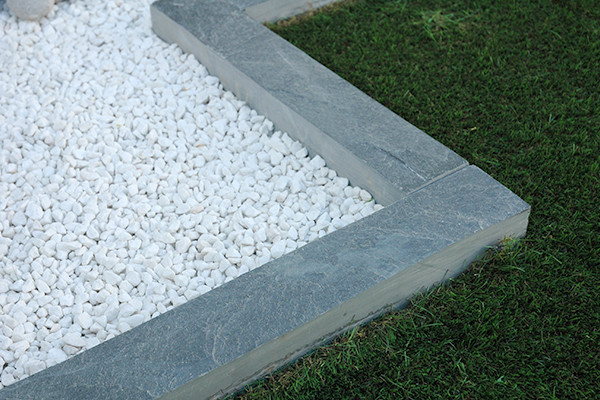 Bordure en pierre naturelle